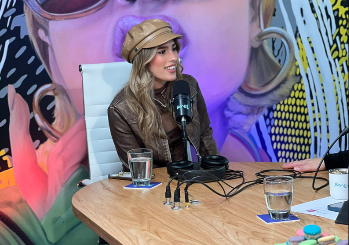 Julieta Poggio pasó por el programa de streaming de Ángel de Brito y destrozó a los jugadores de fútbol. Julieta Poggio pasó por el programa de streaming de Ángel de Brito y destrozó a los jugadores de fútbol.