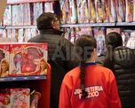Pizzico, la emblemática juguetería de Santa Fe, tiene una rica historia marcada por una sola palabra: corazón. Pizzico, la emblemática juguetería de Santa Fe, tiene una rica historia marcada por una sola palabra: corazón.