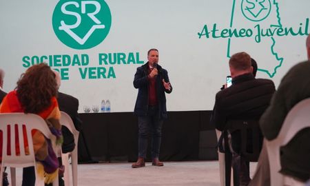 “El Niño no nos va a agarrar de brazos cruzados sino con obras terminadas y proyectos en marcha”, afirmó el ministro de Obras Públicas de Santa Fe, Lisandro Enrico. “El Niño no nos va a agarrar de brazos cruzados sino con obras terminadas y proyectos en marcha”, afirmó el ministro de Obras Públicas de Santa Fe, Lisandro Enrico.