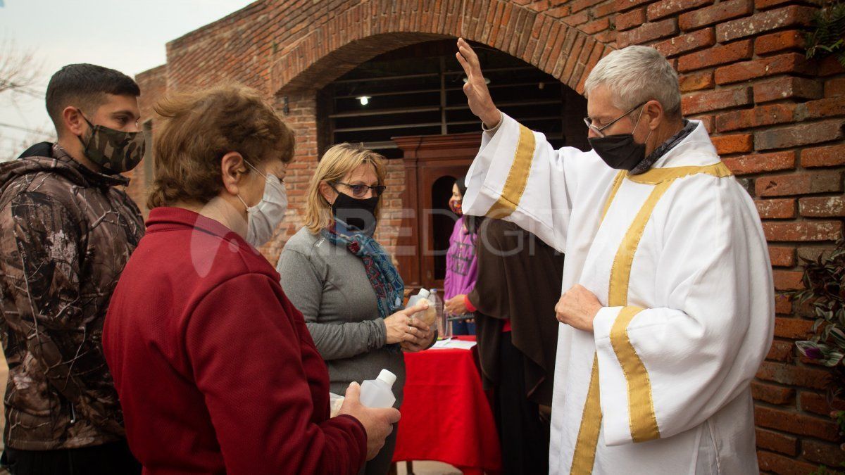 La parroquia de San Cayetano permanece abierta para las 10 misas programadas