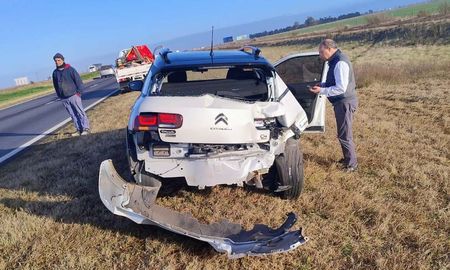 Un fuerte choque involucró a cuatro vehículos, dos autos y dos camiones, en la autopista Rosario - Córdoba, a la altura del kilómetro 332 Un fuerte choque involucró a cuatro vehículos, dos autos y dos camiones, en la autopista Rosario - Córdoba, a la altura del kilómetro 332