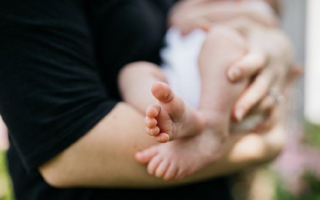 Muchas mujeres tienen dudas sobre los alimentos y las bebidas que pueden consumir, con el fin de evitar que afecte la dieta del bebé.
