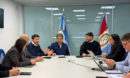 El gobernador de Santa Fe, Maximiliano Pullaro, confirmó este viernes la incorporación de Federico Angelini al Ministerio de Seguridad provincial. El gobernador de Santa Fe, Maximiliano Pullaro, confirmó este viernes la incorporación de Federico Angelini al Ministerio de Seguridad provincial.