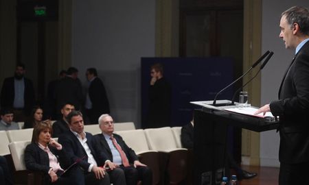El vocero presidencial Manuel Adorni anunció esta mañana que el Gobierno de Milei impulsará una serie de modificaciones al régimen migratorio. El vocero presidencial Manuel Adorni anunció esta mañana que el Gobierno de Milei impulsará una serie de modificaciones al régimen migratorio.