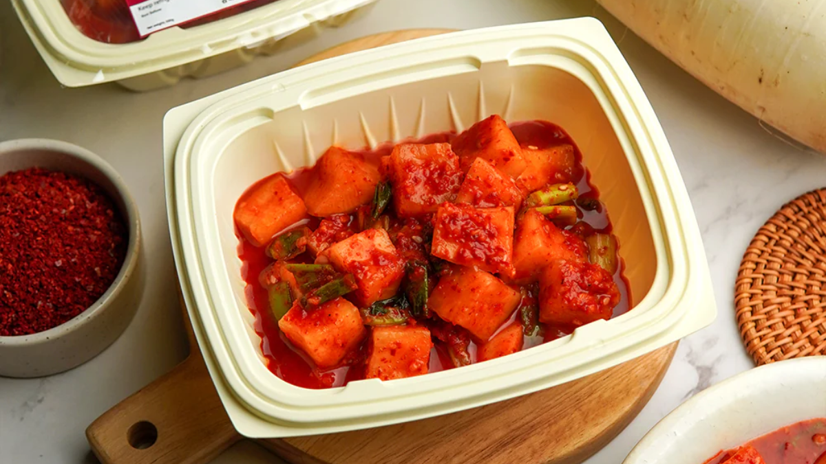 El kkakdugi es un plato típico de Corea del Sur, muy parecido al kimchi. El kkakdugi es un plato típico de Corea del Sur, muy parecido al kimchi.