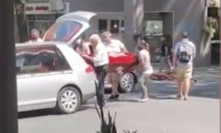 Un ataúd se cayó del coche fúnebre en medio de la calle en Rosario Un ataúd se cayó del coche fúnebre en medio de la calle en Rosario