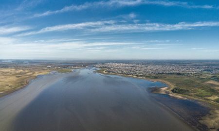 El informe presentado a la Provincia incluye un análisis amplio de tres zonas alternativas para realizar el cruce de la Laguna Setúbal y seis variantes de metodologías constructivas. El informe presentado a la Provincia incluye un análisis amplio de tres zonas alternativas para realizar el cruce de la Laguna Setúbal y seis variantes de metodologías constructivas.