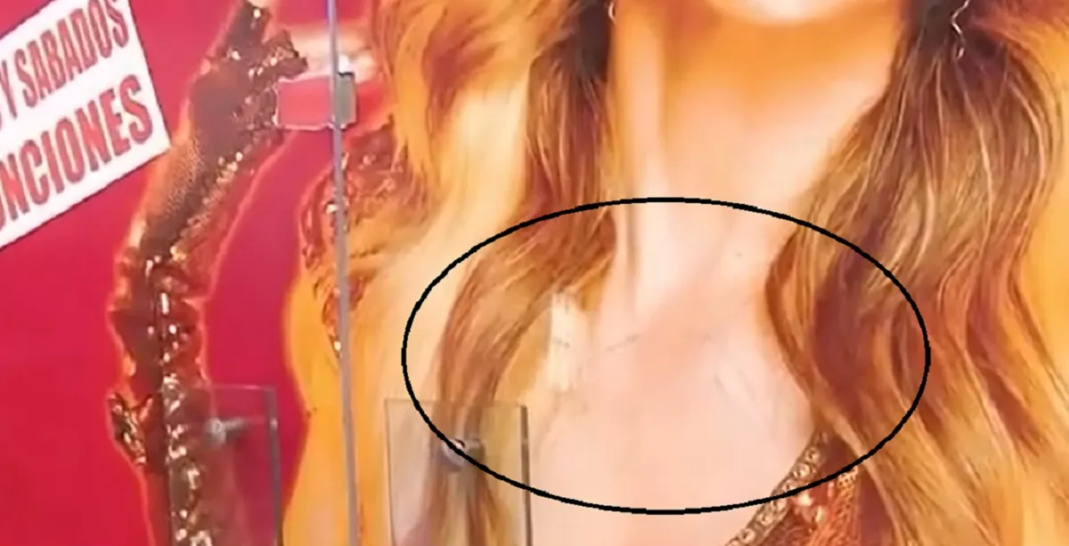 La marquesina de Fátima fue vandalizada con un mensaje que decía "Muerte al peluca". La marquesina de Fátima fue vandalizada con un mensaje que decía "Muerte al peluca".