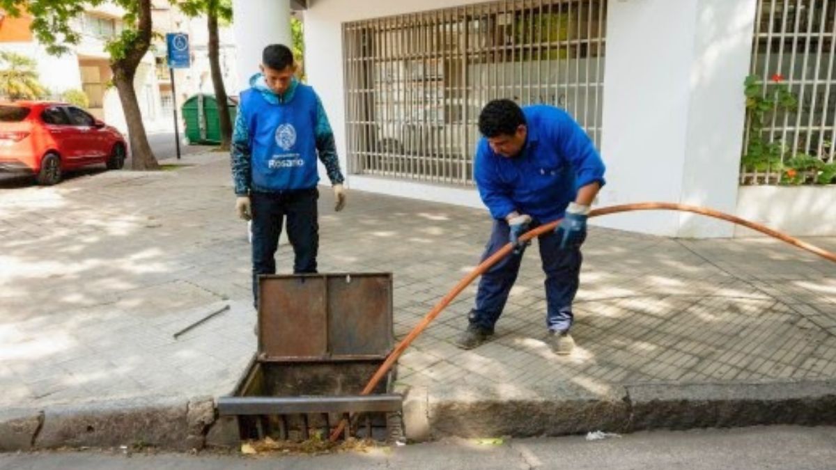 Ante el alerta en departamentos del sur de Santa Fe, el municipio de Rosario intensifica los trabajos de higiene en toda la ciudad. Ante el alerta en departamentos del sur de Santa Fe, el municipio de Rosario intensifica los trabajos de higiene en toda la ciudad.