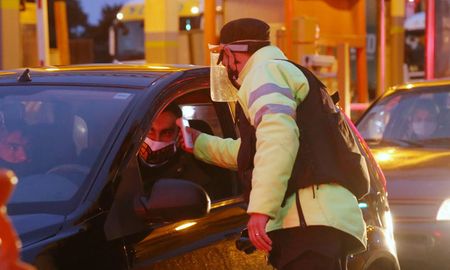 La Agencia Provincial de Seguridad Vial (APSV), intensificó los controles para restringir el ingreso a la provincia durante el fin de semana largo La Agencia Provincial de Seguridad Vial (APSV), intensificó los controles para restringir el ingreso a la provincia durante el fin de semana largo