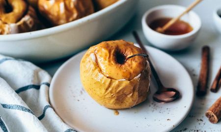 Las manzanas al horno con canela, el postre perfecto para cualquier ocasión. Las manzanas al horno con canela, el postre perfecto para cualquier ocasión.