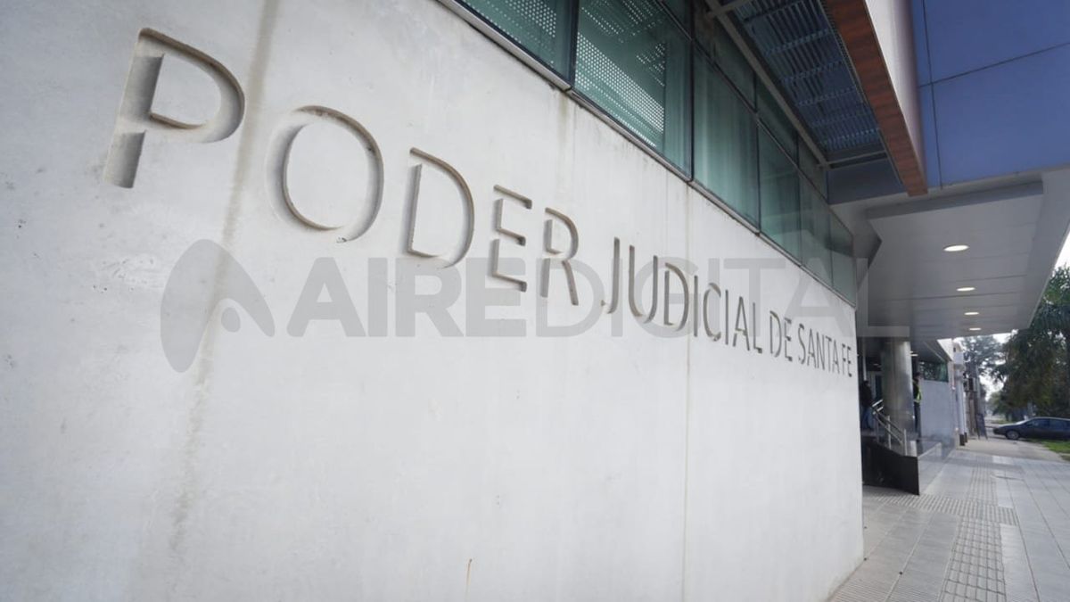 Una joven de 26 años fue imputada por tentativa de homicidio tras apuñalar a su cuñado en la localidad de Monigotes. Quedó en prisión preventiva.