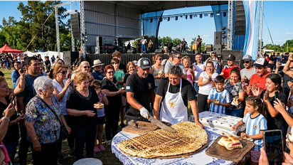 Fiesta y récord en Los Quirquinchos: así fue la torta asada gigante que hizo historia en Santa Fe