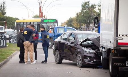 Accidente fatal en Santa Fe: un hombre murió tras perder el control de su auto y chocar contra un camión Accidente fatal en Santa Fe: un hombre murió tras perder el control de su auto y chocar contra un camión