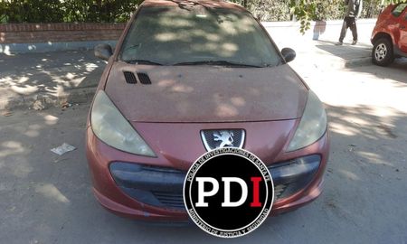PDI encontró un auto abandonado en barrio Roma: tiene una denuncia por robo en Buenos Aires. PDI encontró un auto abandonado en barrio Roma: tiene una denuncia por robo en Buenos Aires.