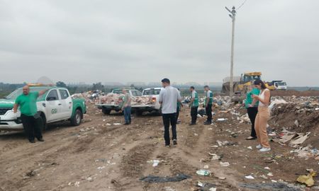 las seis toneladas de carne secuestrada fueron arrojadas en el relleno sanitario las seis toneladas de carne secuestrada fueron arrojadas en el relleno sanitario
