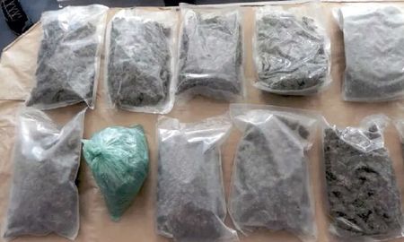 Detuvieron a un narco que se quedó dormido con el celular en la mano y llamó sin querer a la Policía Detuvieron a un narco que se quedó dormido con el celular en la mano y llamó sin querer a la Policía