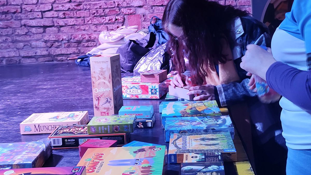 El club de fans de los juegos de mesa realiza reuniones periódicas en la ciudad.