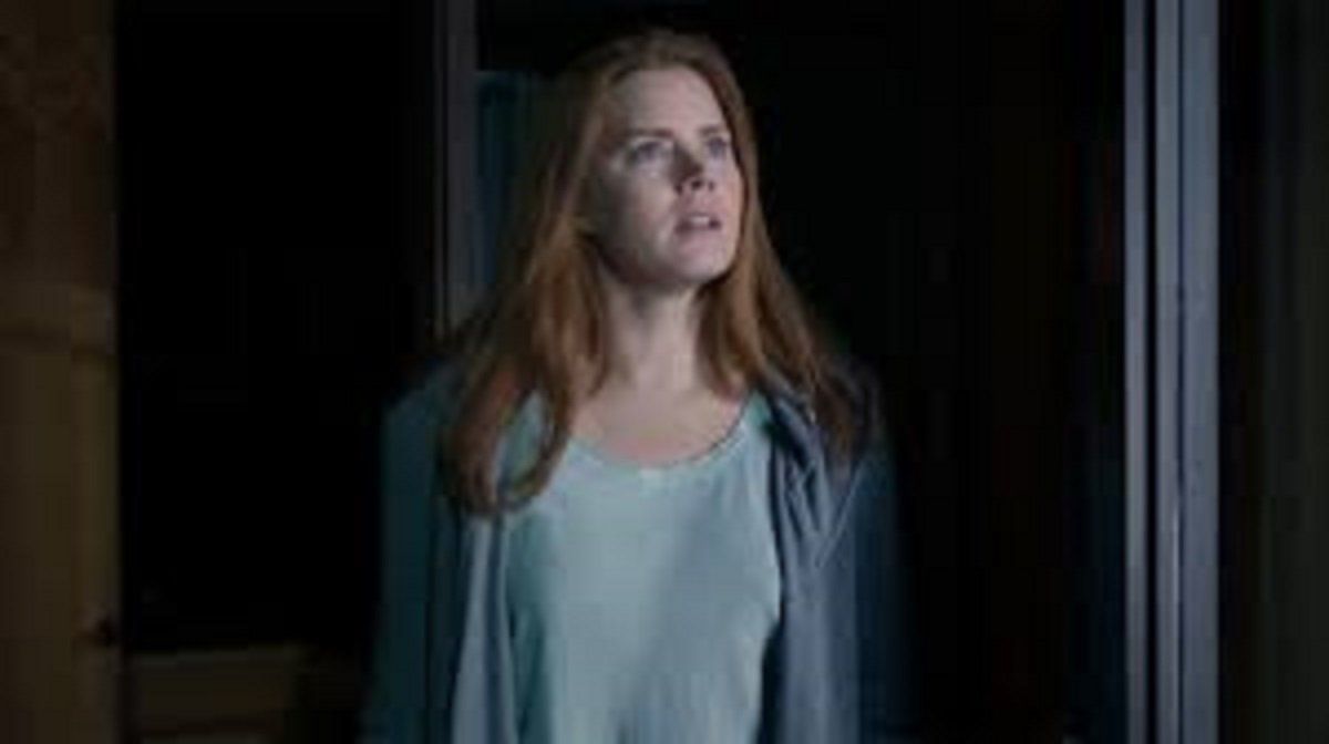 La mujer en la ventana