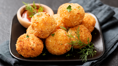 Bolitas de queso con 3 ingredientes: la receta fácil y deliciosa para la picada