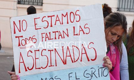 Aire de Santa Fe | marcha ni una menos ph Gonza Gorosito _light 9x16.jpg