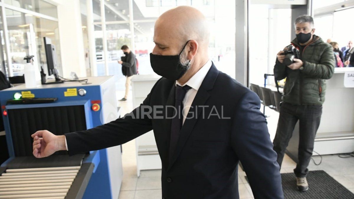 Patricio Serjal ingresa al Centro de Justicia Penal