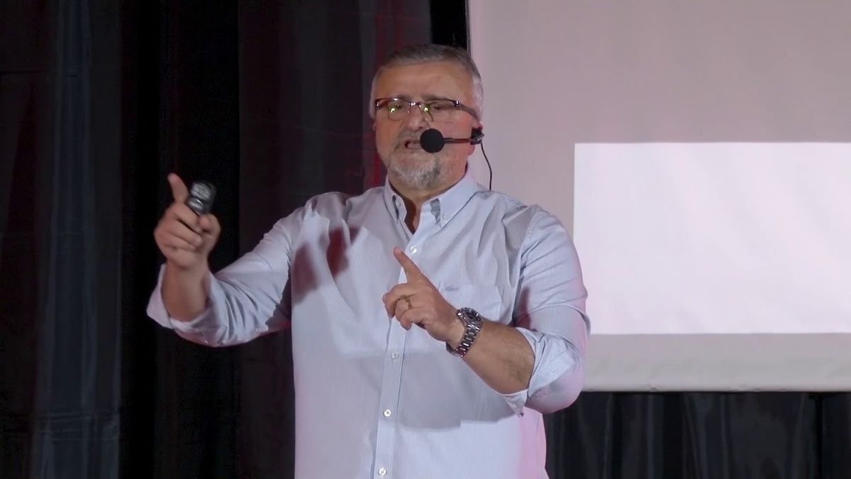 Rodolfo Galloni comparte su experiencia de tantos años conduciendo equipos y no tiene dudas de que, las personas, son lo más importante en cualquier tipo de empresa. Rodolfo Galloni comparte su experiencia de tantos años conduciendo equipos y no tiene dudas de que, las personas, son lo más importante en cualquier tipo de empresa.