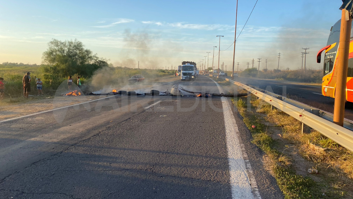 Vecinos de la barriada que se ubica en el cordón oeste de la ciudad cortaron la Circunvalación.