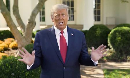 El mandatario de Estados Unidos se mostró en un video en sus redes sociales, tras salir del hospital en donde estuvo internado por covid. El mandatario de Estados Unidos se mostró en un video en sus redes sociales, tras salir del hospital en donde estuvo internado por covid.