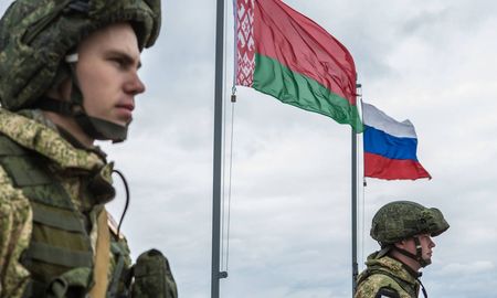 Bielorrusia lanzó un ejercicio militar sorpresa para probar la capacidad de reacción de su Ejército. Bielorrusia lanzó un ejercicio militar sorpresa para probar la capacidad de reacción de su Ejército.