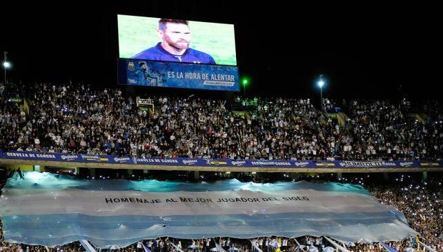 La hinchada de Boca le hizo un regalo a Messi