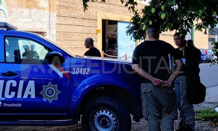 Un hombre intentaba robar cables del tendido eléctrico y murió electrocutado en la zona sur de Rosario. Un hombre intentaba robar cables del tendido eléctrico y murió electrocutado en la zona sur de Rosario.