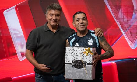 Sumate a esta causa para que, al menos en Navidad, todas las familias tengan una nochebuena”, sostuvo Coty Hernández en su charla con Luis Mino en el programa Ahora Vengo. Sumate a esta causa para que, al menos en Navidad, todas las familias tengan una nochebuena”, sostuvo Coty Hernández en su charla con Luis Mino en el programa Ahora Vengo.