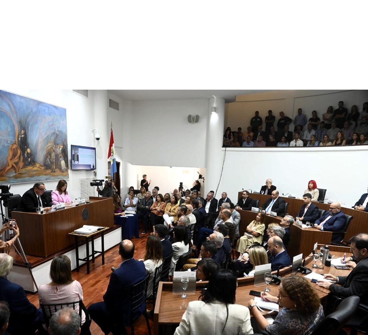 Juan Pablo Poletti convocó para el viernes de la semana que viene a los concejales de la ciudad para pensar ideas alternativas que permitan enfrentar en lo inmediato la crisis del transporte. Juan Pablo Poletti convocó para el viernes de la semana que viene a los concejales de la ciudad para pensar ideas alternativas que permitan enfrentar en lo inmediato la crisis del transporte.