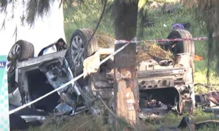 El auto volcó. Hay 5 víctimas fatales. El auto volcó. Hay 5 víctimas fatales.