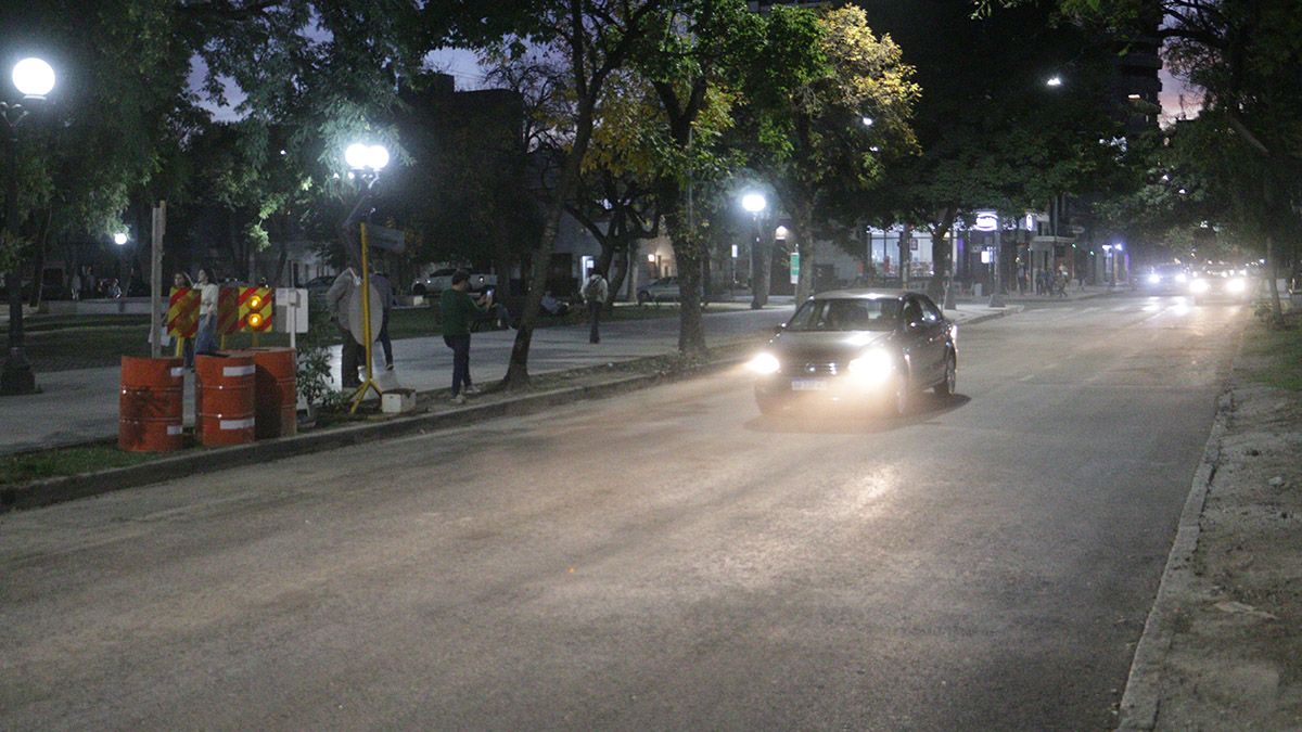 El tránsito en la intersección de Bulevar Gálvez y Sarmiento fue habilitado este miércoles tras finalizar los trabajos de reparación de un hundimiento que afectaba desde hace años.