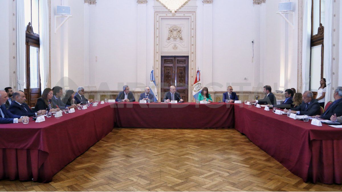 En la sede de la gobernación de la provincia de Santa Fe en la ciudad de Rosario se llevó a cabo