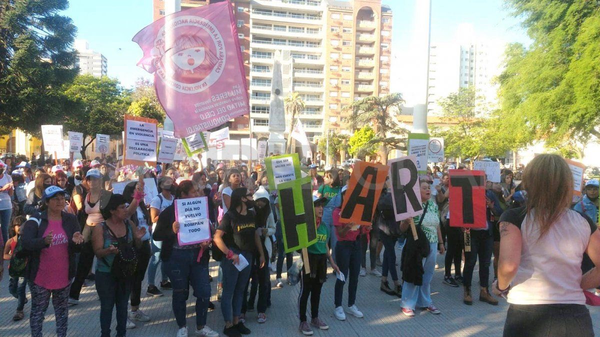 Las organizaciones feministas se concentraron en el Ministerio de Seguridad desde donde partieron hacia Plaza de Mayo. 