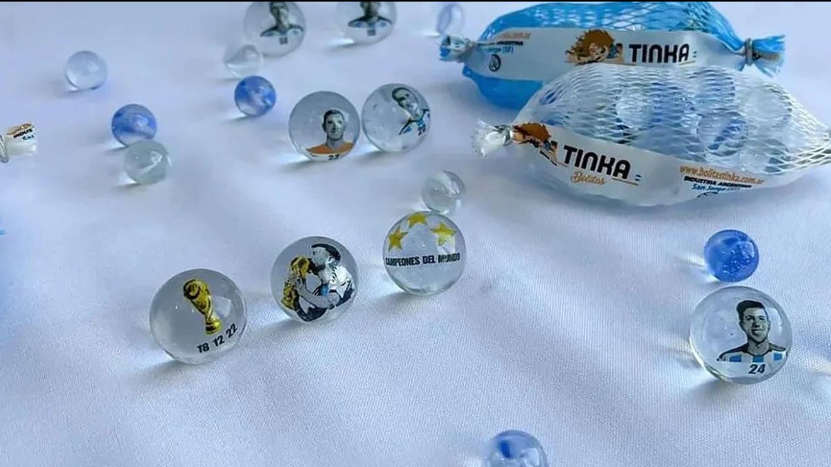 Furor por las bolitas santafesinas de los Campeones del Mundo. Furor por las bolitas santafesinas de los Campeones del Mundo.