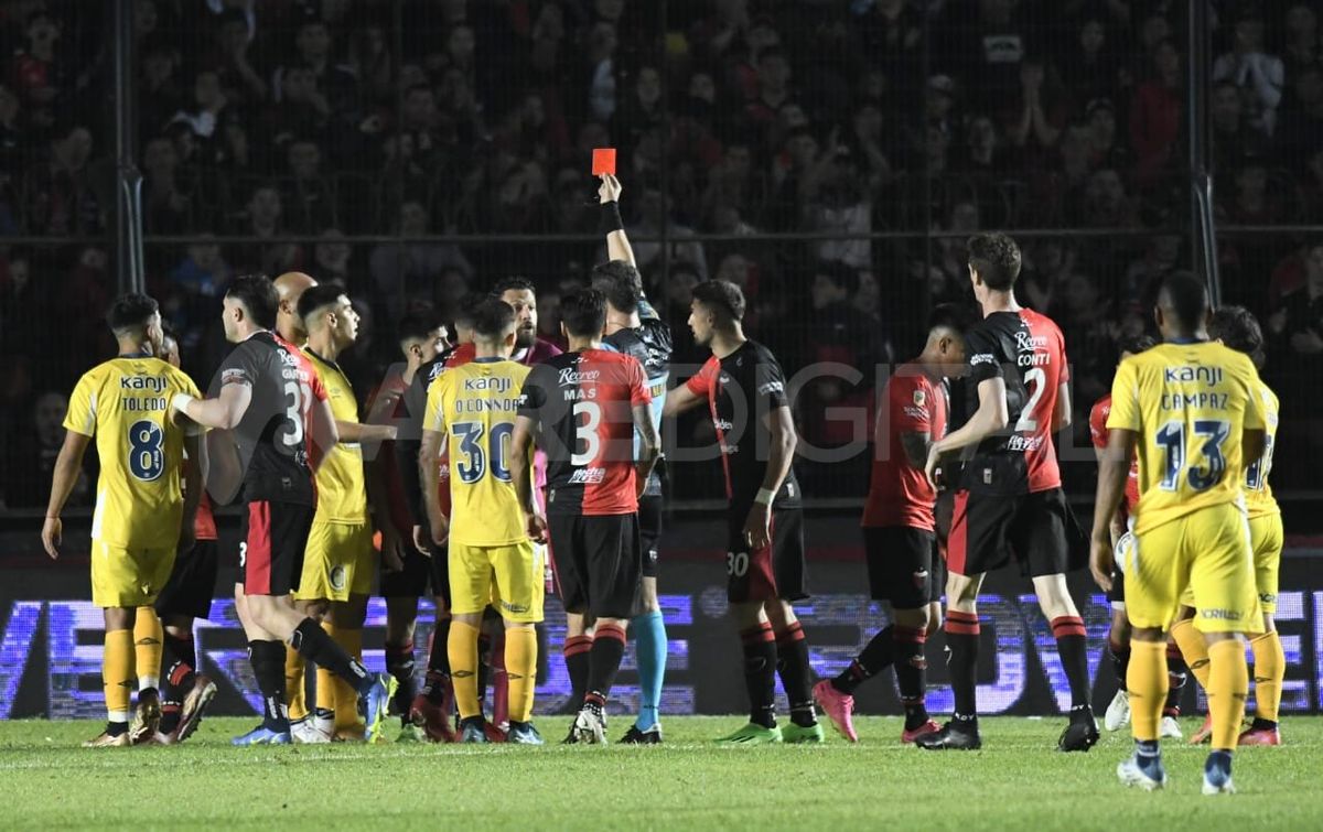 La expulsión en el partido de Colón ante Rosario Central