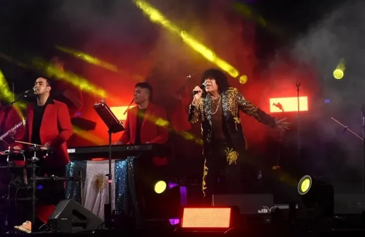 La "Mona" Jiménez cumplió 55 años de carrera.