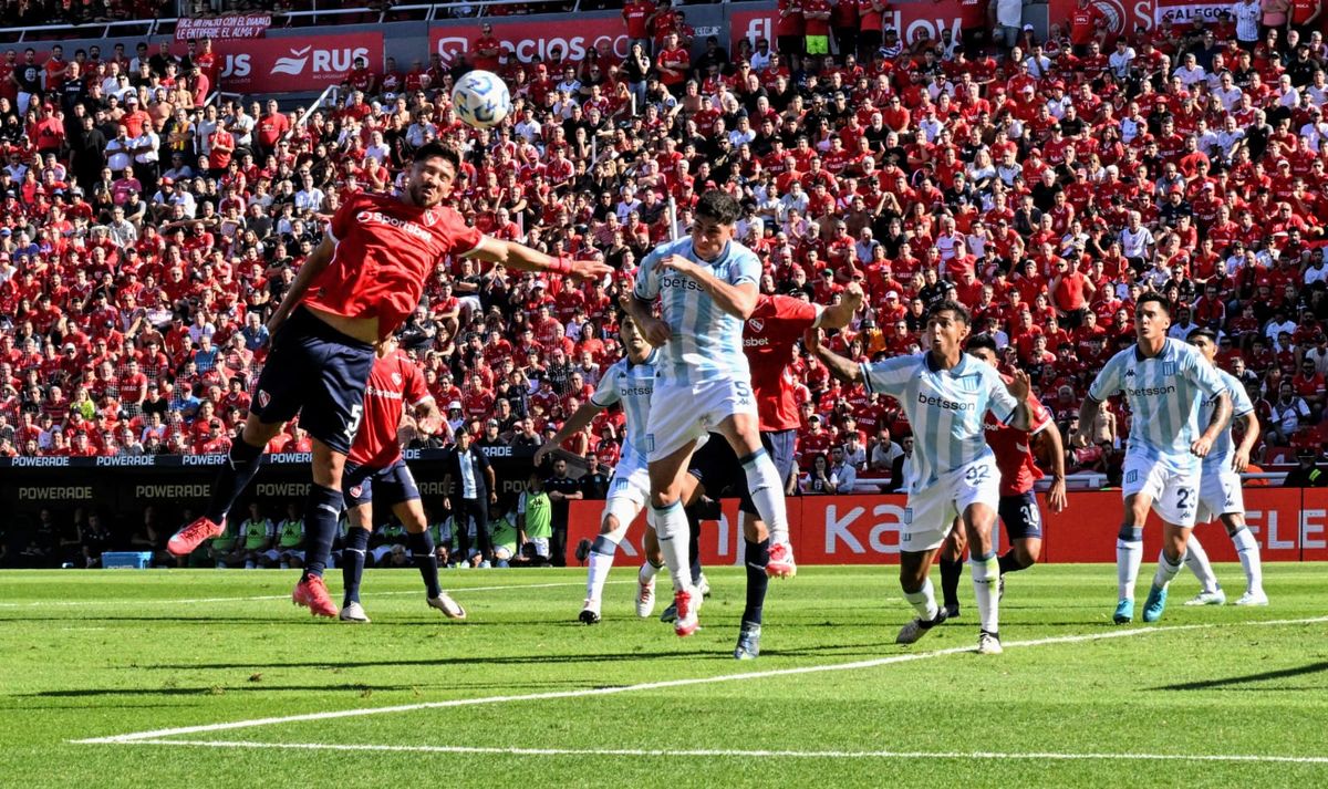 Independiente y Racing igualaron en un caliente clásico de Avellaneda