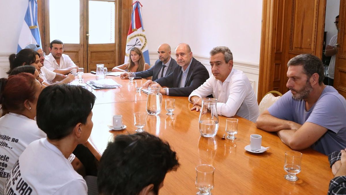 Tras la movilización del lunes por la noche, este martes el gobernador Perotti junto al intendente Javkin y al ministro Brilloni recibieron a familiares de víctimas de la inseguridad en Rosario.