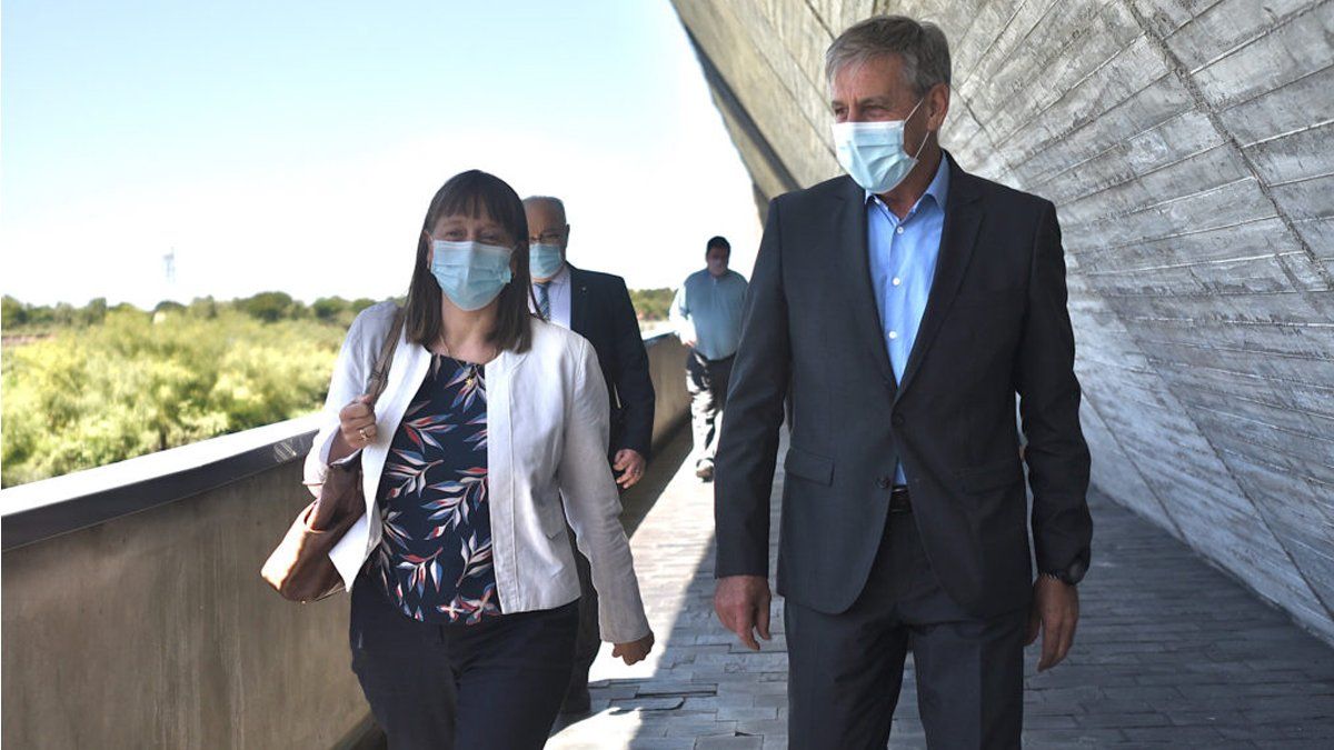 El intendente Emilio Jatón recibió a la embajadora polaca, Aleksandra Piatkowska, en el Museo de la Constitución Nacional.