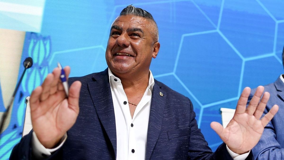 Un presidente campeón apuntó contra la AFA y le tiró un palito a Juan Román Riquelme