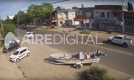 una lancha fuera de control casi causa una tragedia una lancha fuera de control casi causa una tragedia