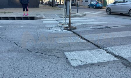 Así está el hundimiento de Avenida Freyre y Catamarca. Así está el hundimiento de Avenida Freyre y Catamarca.