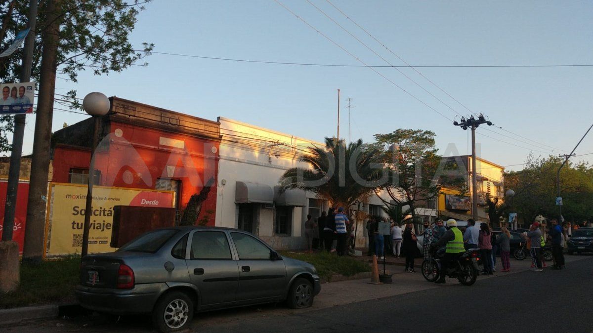 Un grupo de vecinos hablaron con autoridades de la Comisaría 8°.
