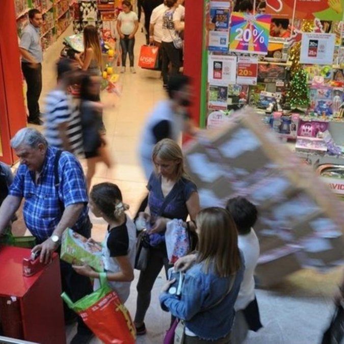 Navidad con pocos regalos: las ventas minoristas cayeron 3%