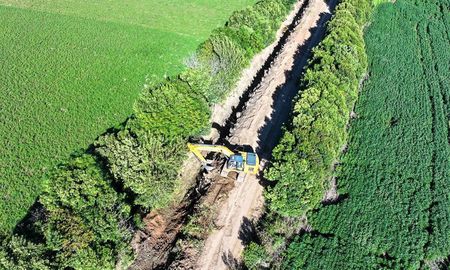 La Provincia de Santa Fe mejora los drenajes hídricos con obras en el Canal Sur de Esperanza. La Provincia de Santa Fe mejora los drenajes hídricos con obras en el Canal Sur de Esperanza.